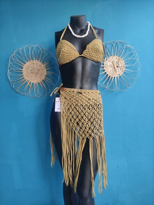 Conjunto Dourado em Macramê
